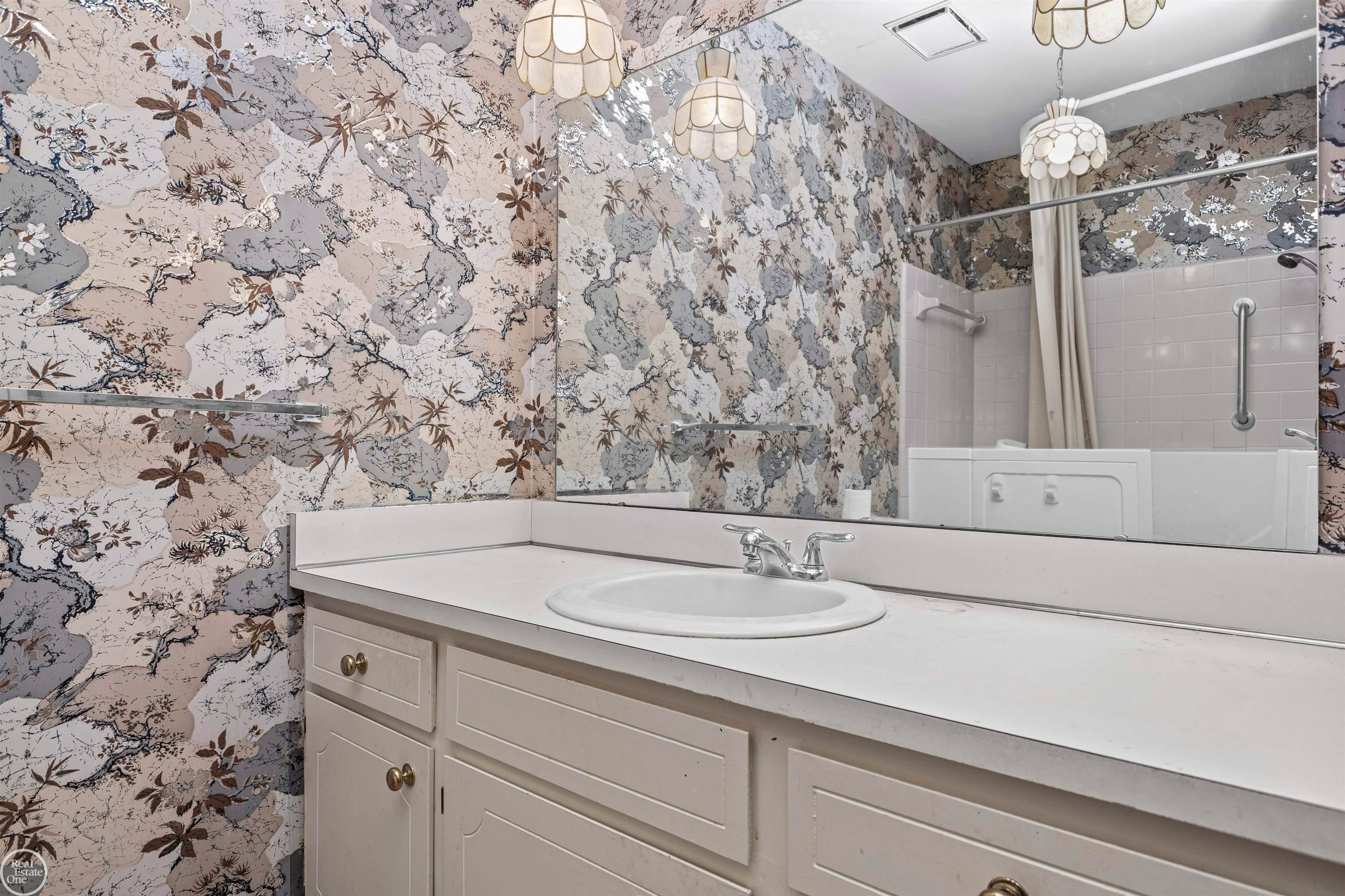 24642 Spring Lane Harrison Township, MI 48045 - Photo 21 of 44 Gallery Image 21