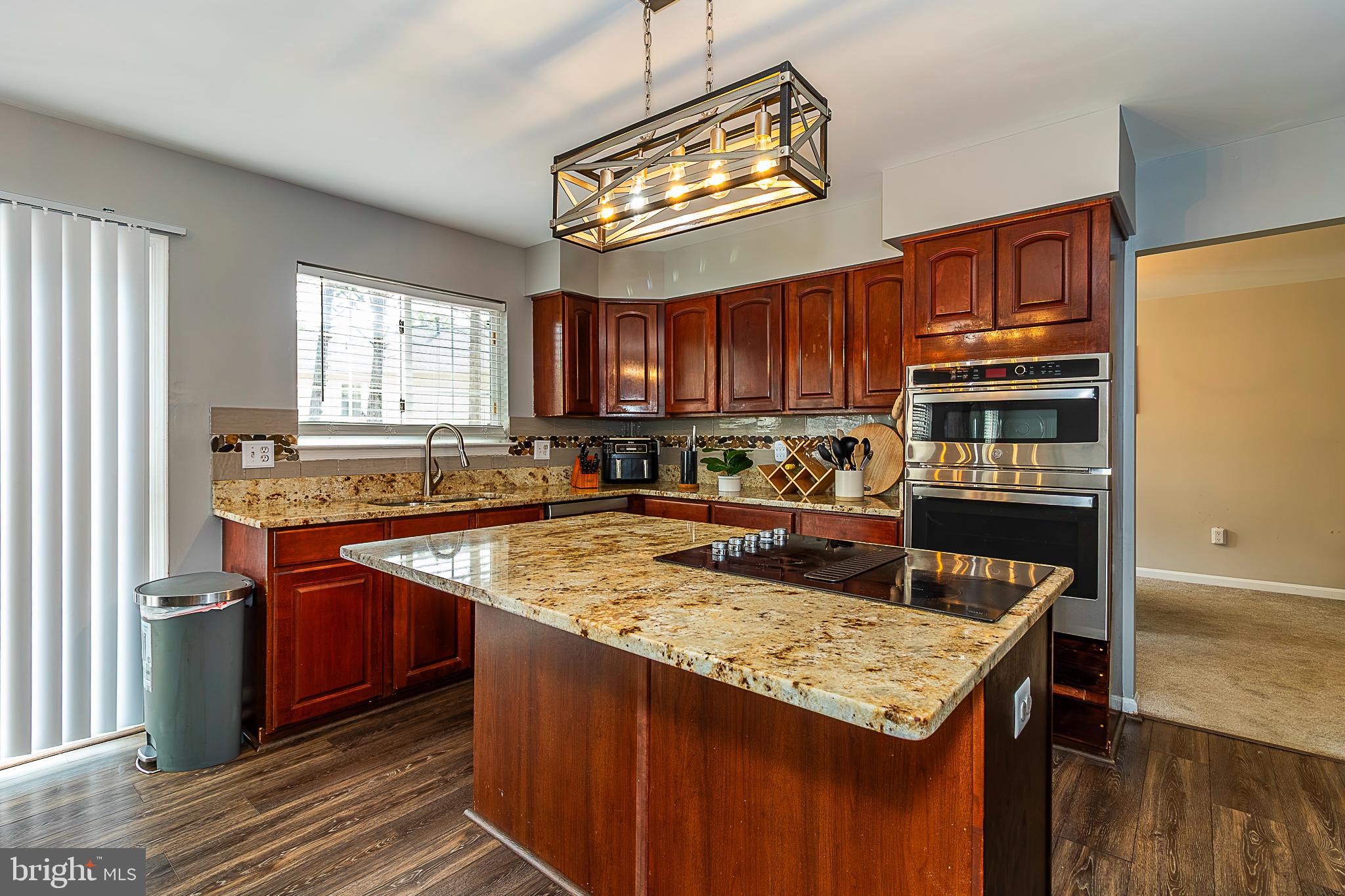15521 Wheatfield Road Woodbridge, VA 22193 - Photo 9 of 39 Kitchen