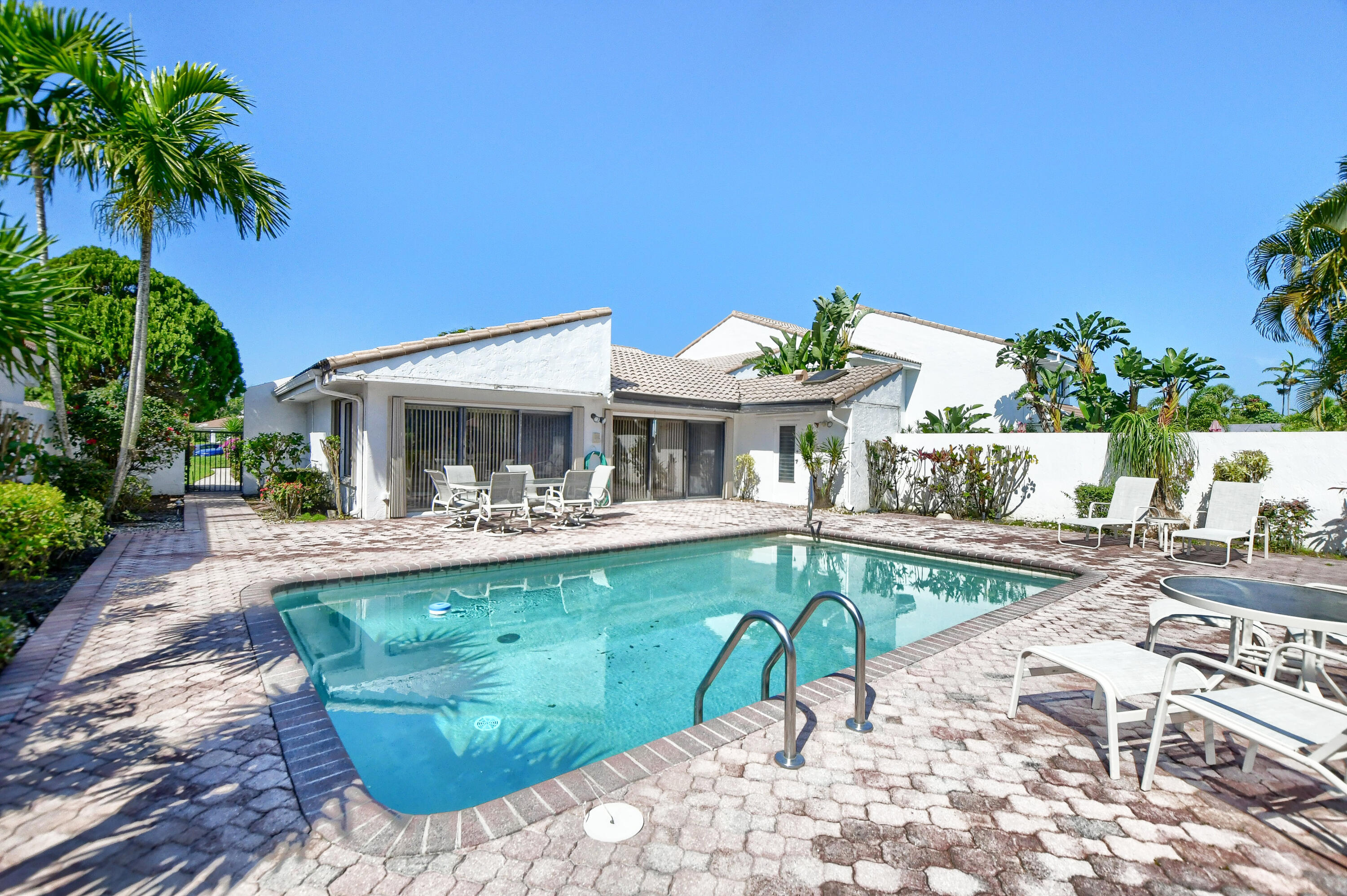 19526 Bay View Road Boca Raton, FL 33434 - Photo 33 of 38 38_ebf_0610-hdr(5)
