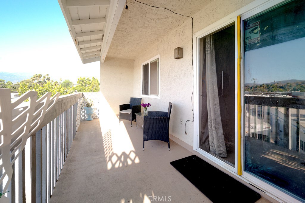 25899 Baylor Way Hemet, CA 92544 - Photo 20 of 29 a view of balcony with furniture