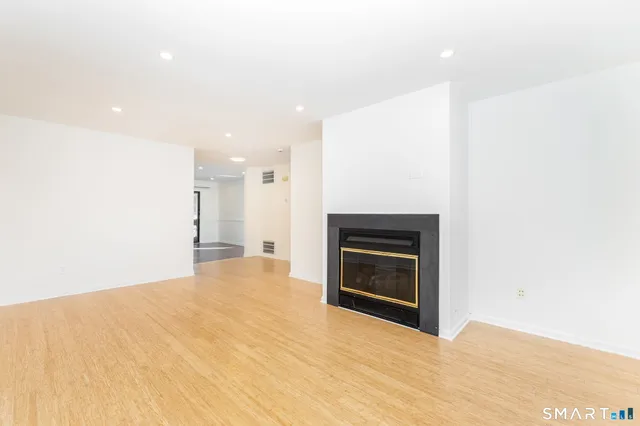 $399,900 | 78 Crossroads Lane, Unit 78, Glastonbury, CT 06033