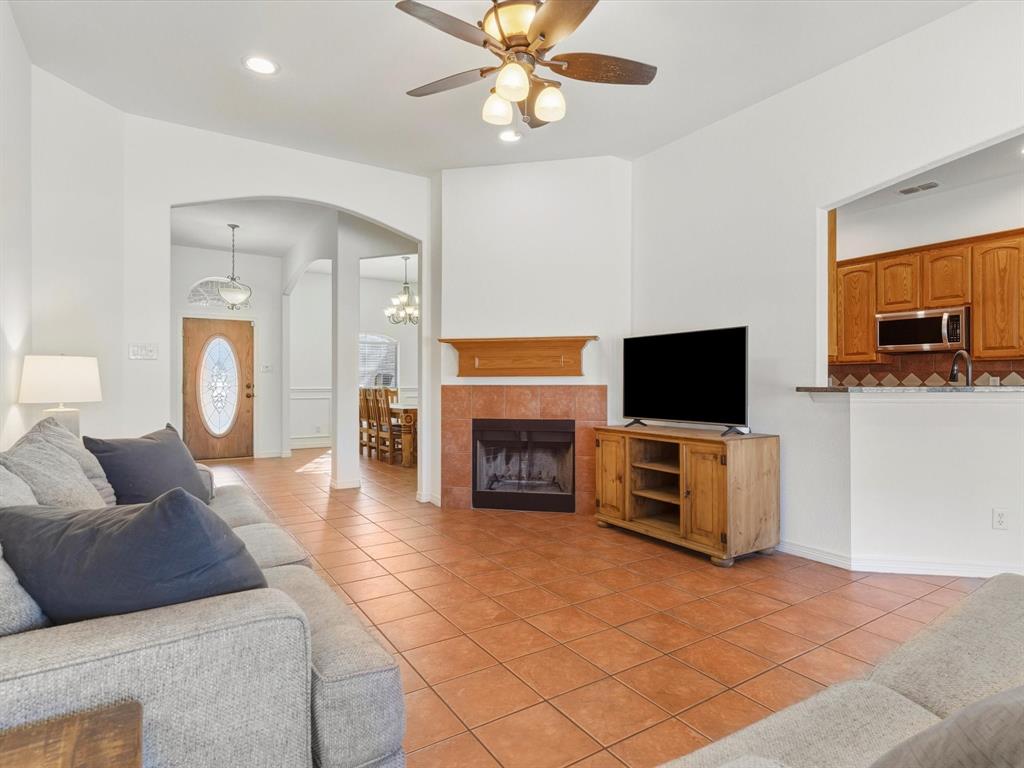 143 Florence Lane Springtown, TX 76082 - Photo 12 of 40