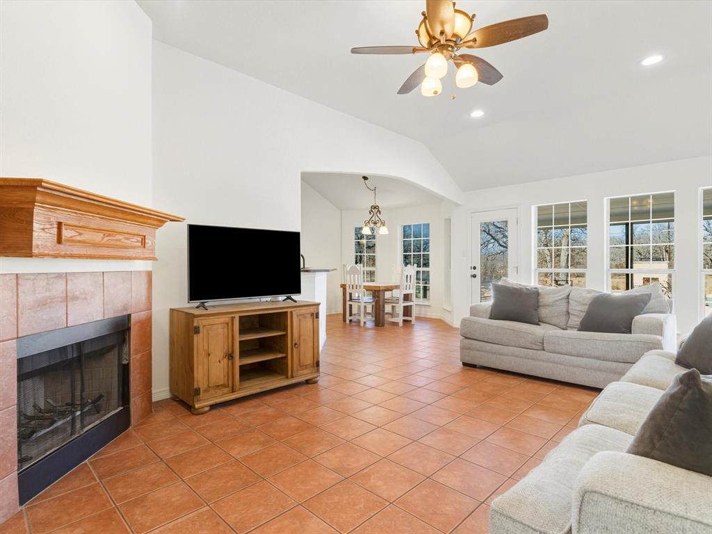 143 Florence Lane Springtown, TX 76082 - Photo 13 of 40