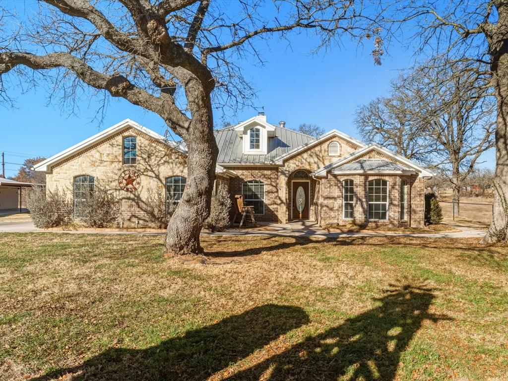 143 Florence Lane Springtown, TX 76082 - Photo 3 of 40