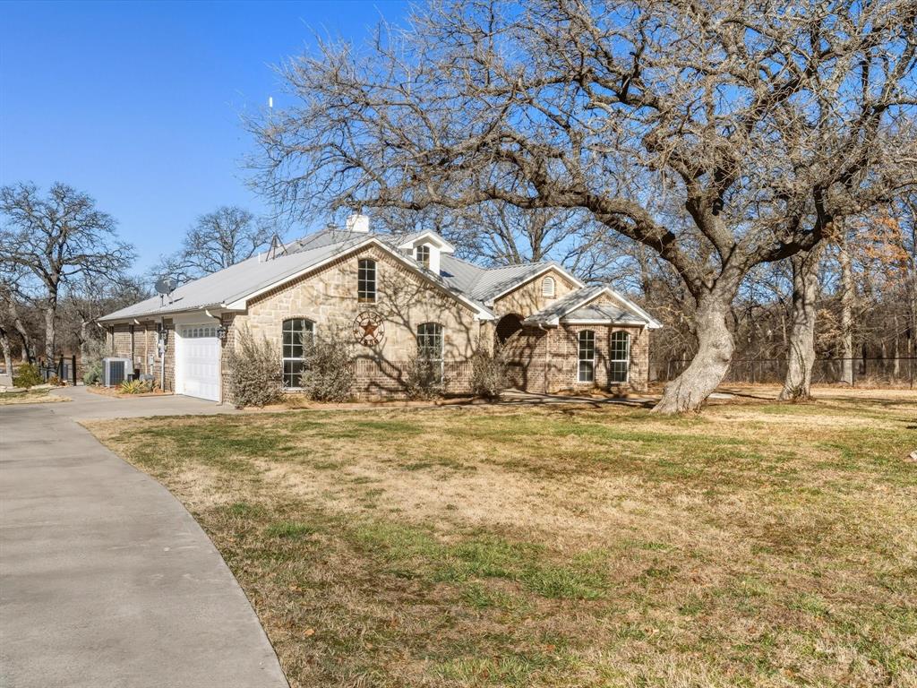 143 Florence Lane Springtown, TX 76082 - Photo 4 of 40