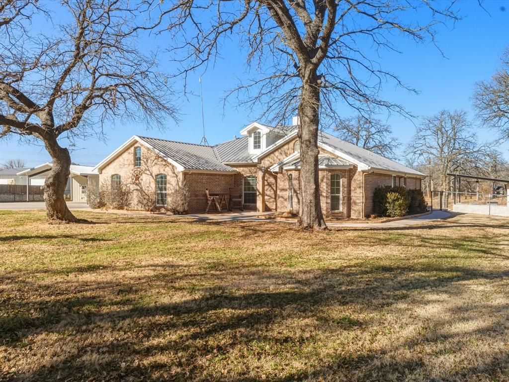 143 Florence Lane Springtown, TX 76082 - Photo 6 of 40
