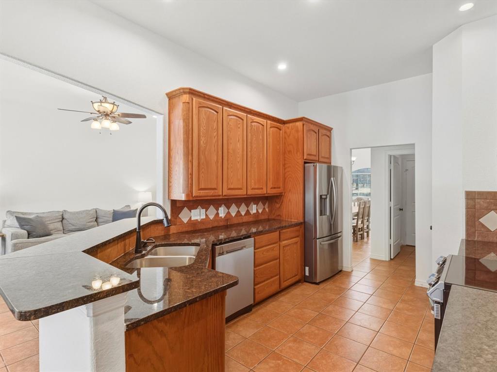 143 Florence Lane Springtown, TX 76082 - Photo 10 of 40