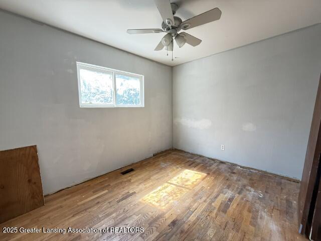 3115 Risdale Avenue Lansing, MI 48911 - Photo 9 of 17 IMG_2059
