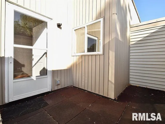 $84,990 | 6831 North Frostwood Parkway, Peoria, IL 61615