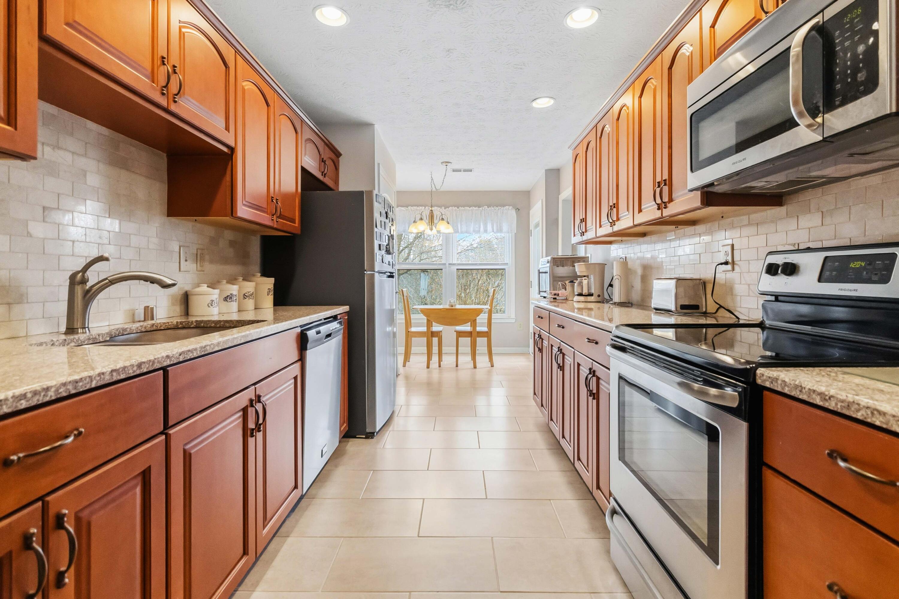 996 Wedgewood Road Lexington, KY 40514 - Photo 8 of 39 017