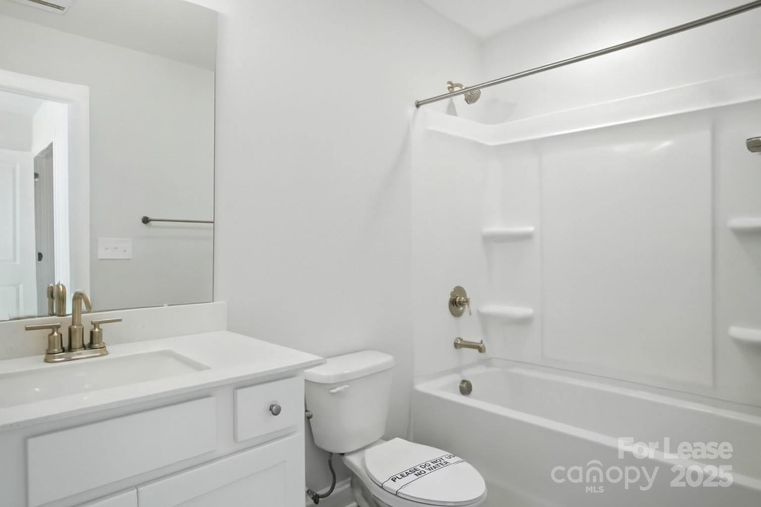 5409 Verona Road Charlotte, NC 28213 - Photo 18 of 20 a bathroom with a sink a toilet and a bathtub