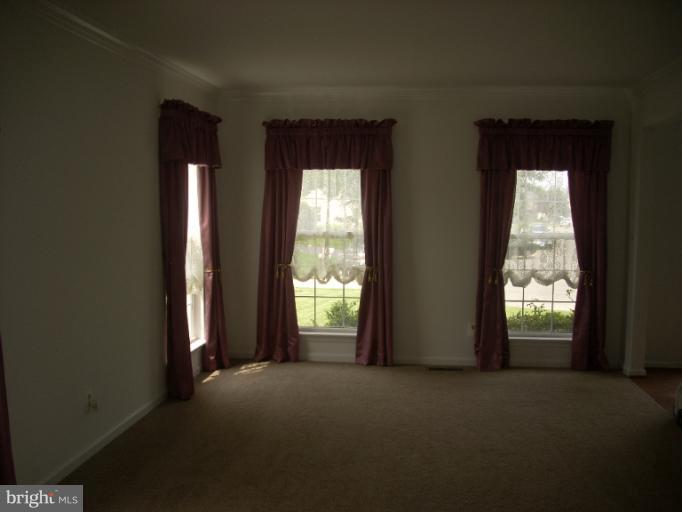 8000 Folkstone Road Manassas, VA 20111 - Photo 15 of 16 Living Room