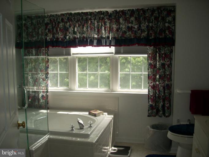 8000 Folkstone Road Manassas, VA 20111 - Photo 8 of 16 Bath (Master)