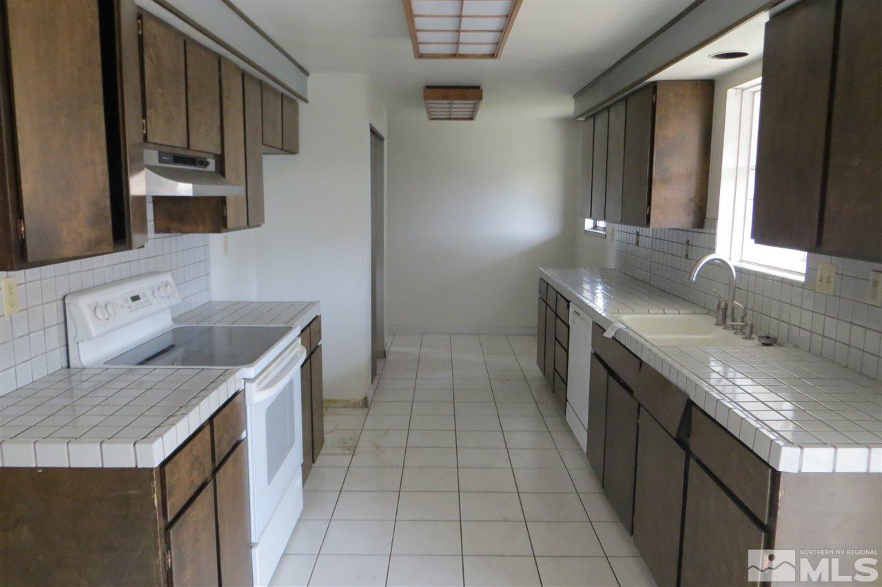 9170 Spearhead Way Reno, NV 89506 - Photo 5 of 24 Photo 5