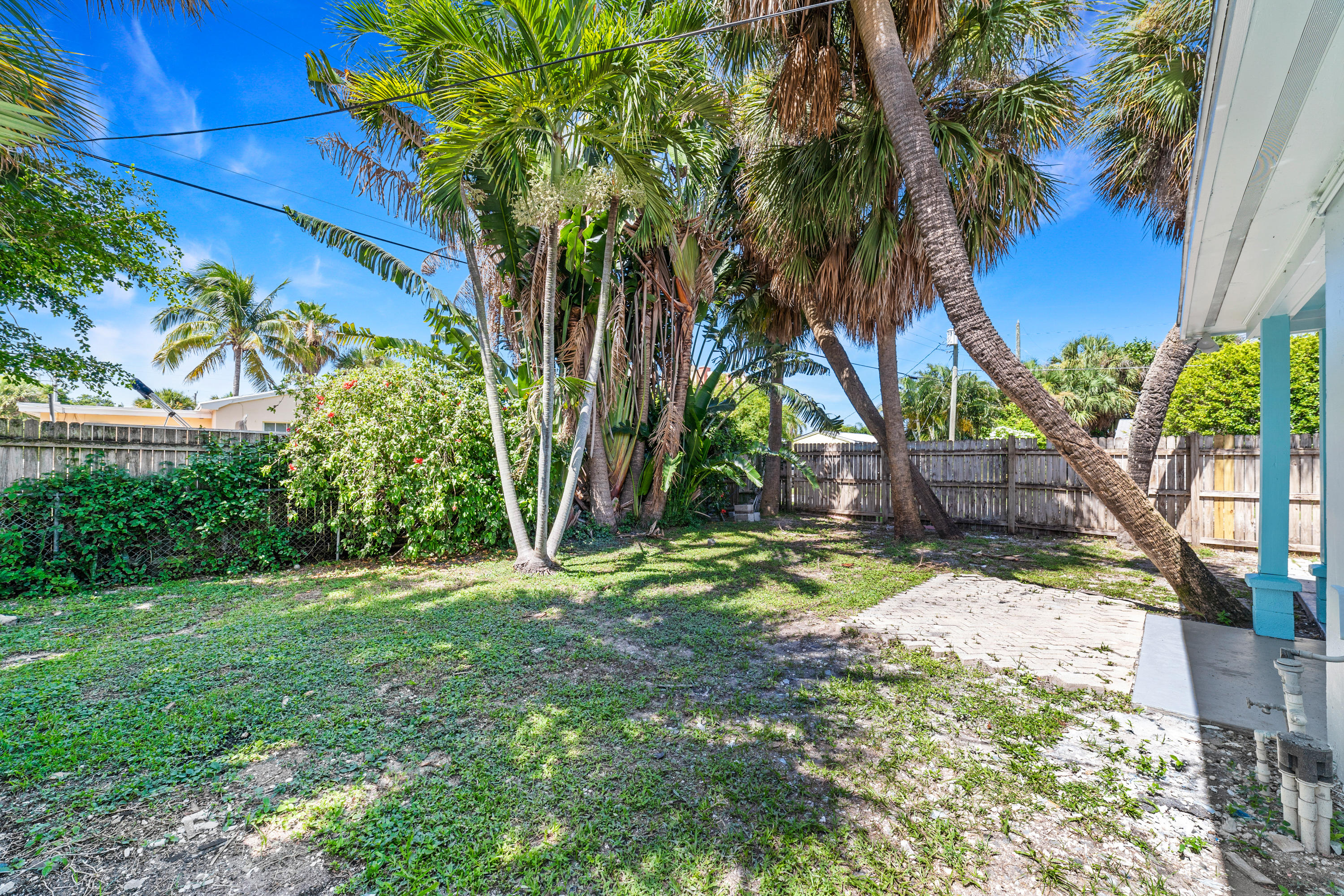 190 East 23rd Street Riviera Beach, FL 33404 - Photo 22 of 25 190 E 23rd St