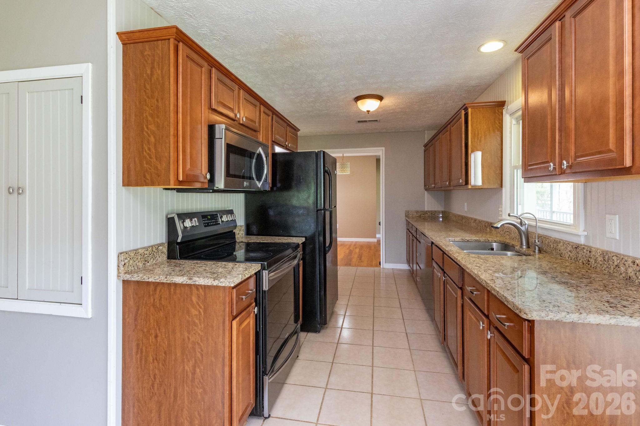 41 Kennedy Road Weaverville, NC 28787 - Photo 4 of 35