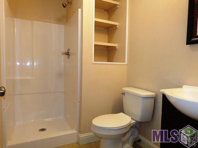 139 Fir Street Raceland, LA 70394 - Photo 9 of 18 Master Bath