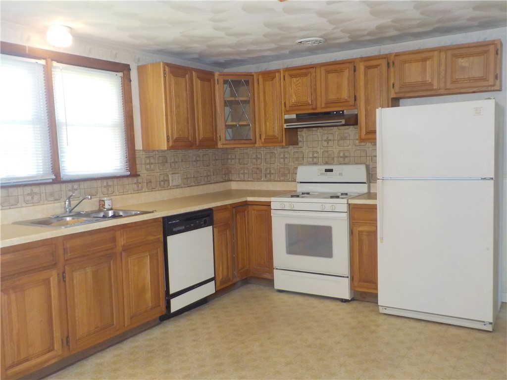 325 Morin Street Woonsocket, RI 02895 - Photo 6 of 14
