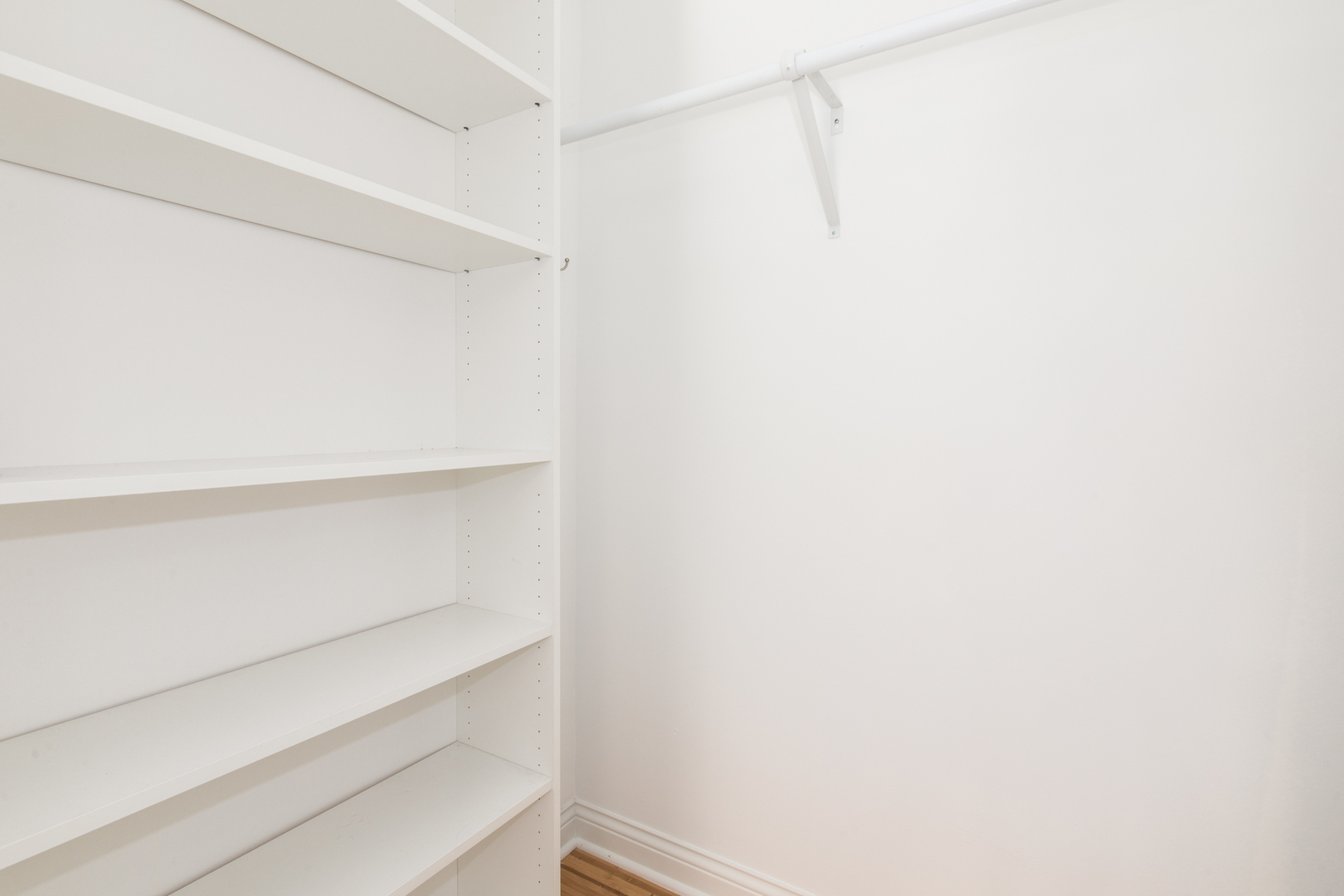 26 Cour Versaille, Unit 26 Palos Hills, IL 60465 - Photo 13 of 24 a view of an empty walk in closet