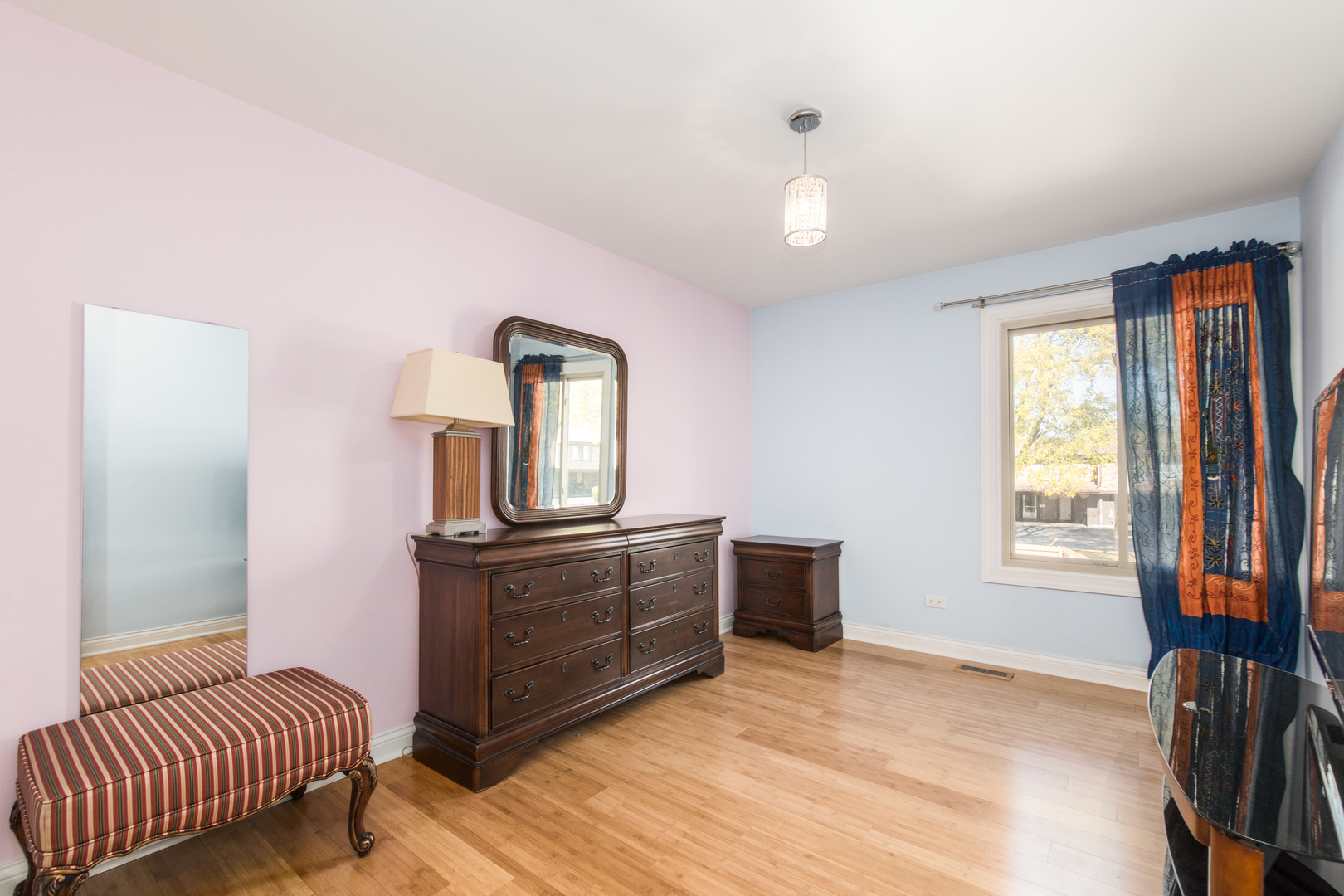 26 Cour Versaille, Unit 26 Palos Hills, IL 60465 - Photo 19 of 24 a bedroom with furniture and window