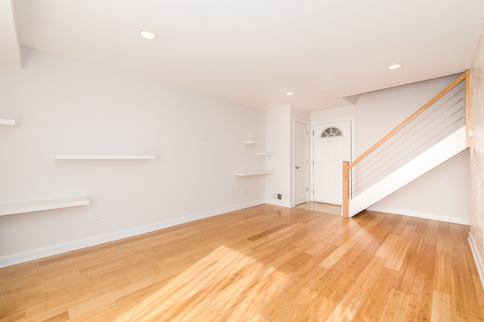 26 Cour Versaille, Unit 26 Palos Hills, IL 60465 - Photo 9 of 24 a view of an empty room