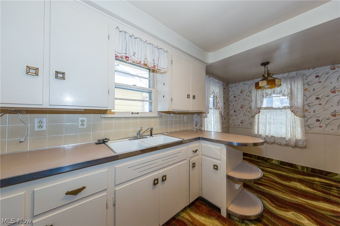 2267 Edgerton Road Cleveland, OH 44118 - Photo 9 of 33