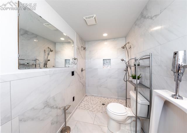 13050 Holmes Road Colorado Springs, CO 80908 - Photo 19 of 46 Master Bathroom