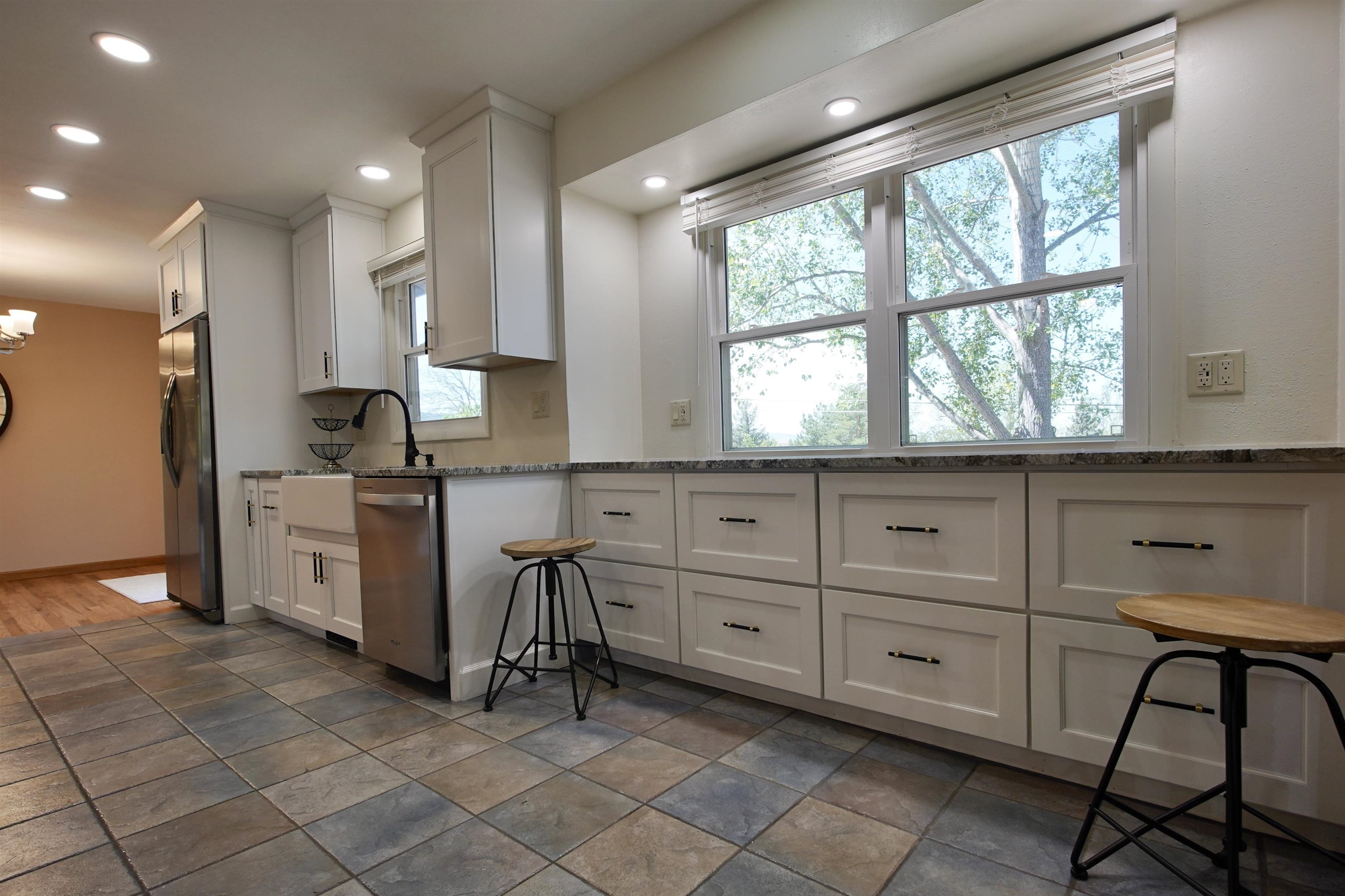 1460 Manor Drive Casper, WY 82609 - Photo 4 of 48