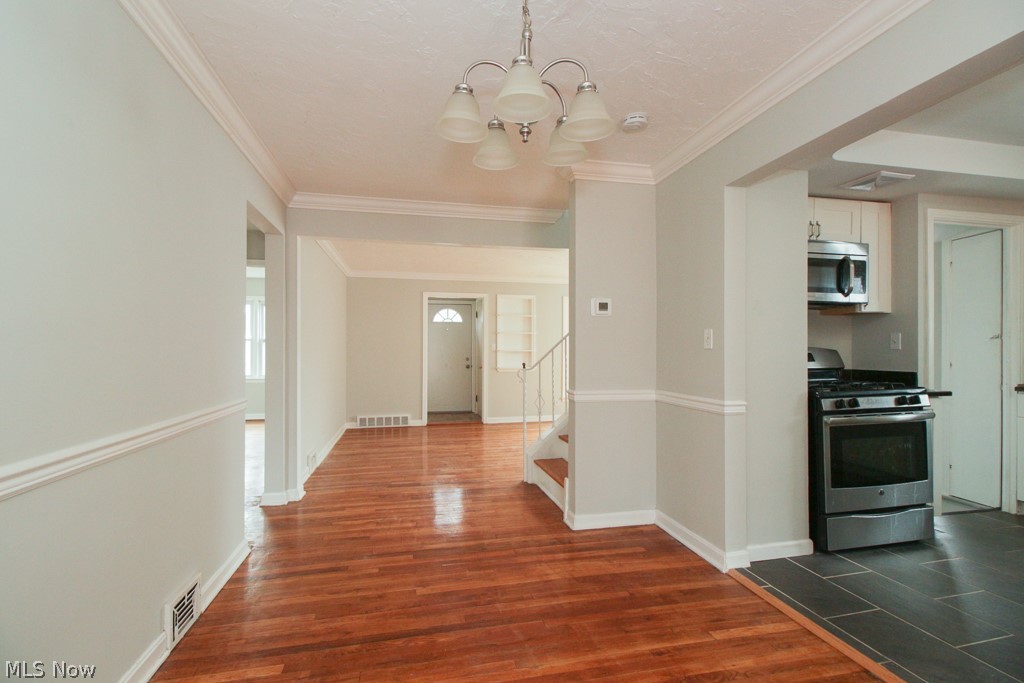1096 Gordon Road Lyndhurst, OH 44124 - Photo 11 of 35
