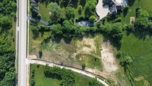 an aerial view of a house having lake view