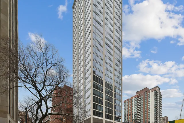 $2,700 | 1300 North Astor Street, Unit 14C, Chicago, IL 60610