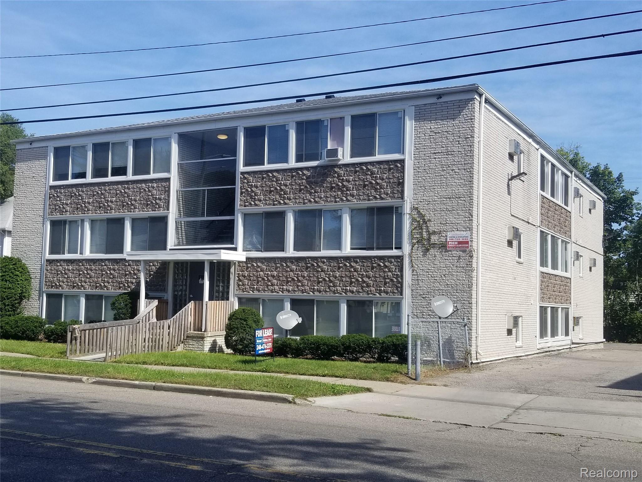 17644 Lahser Road Detroit, MI 48219 - Photo 2 of 22 20190919_135533.jpg