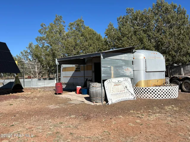 a view of a back yard of the house