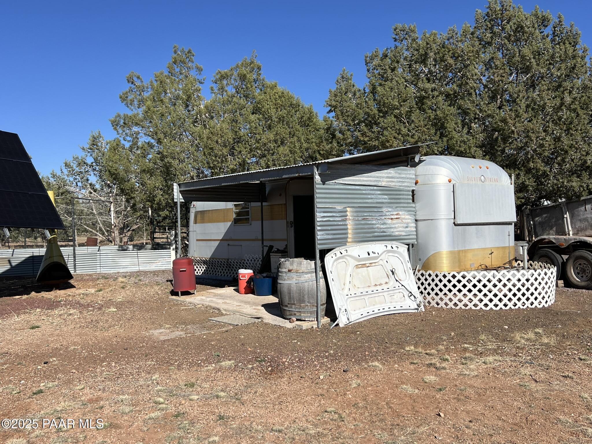 314 Bullock Road Ash Fork, AZ 86320 - Photo 18 of 33 a view of a back yard of the house
