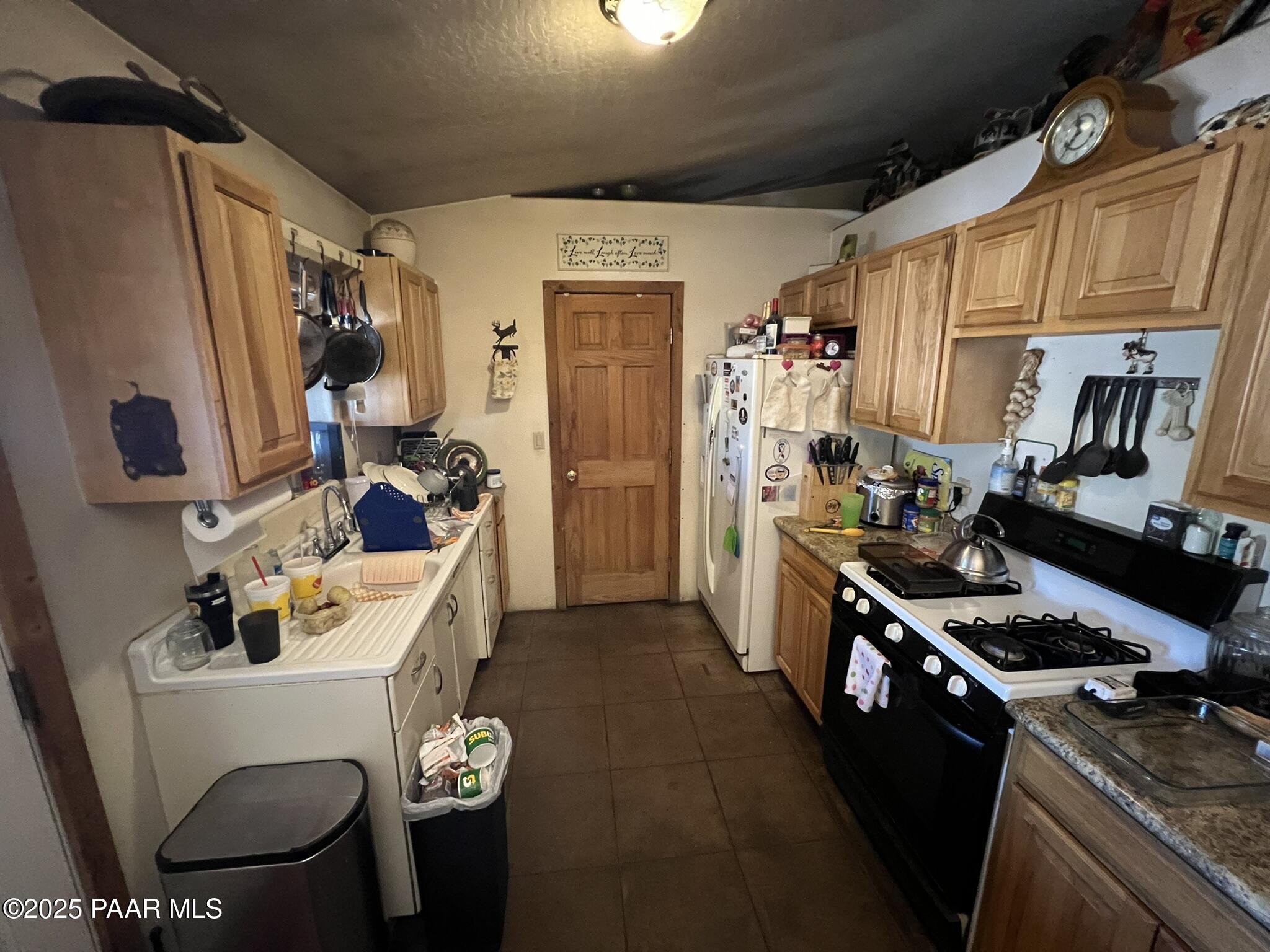 314 Bullock Road Ash Fork, AZ 86320 - Photo 3 of 33