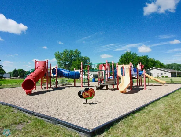 $2,500 | 307 Pine Drive, Hankinson, ND 58041