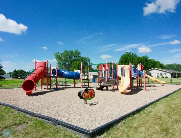 $2,500 | 307 Pine Drive, Hankinson, ND 58041