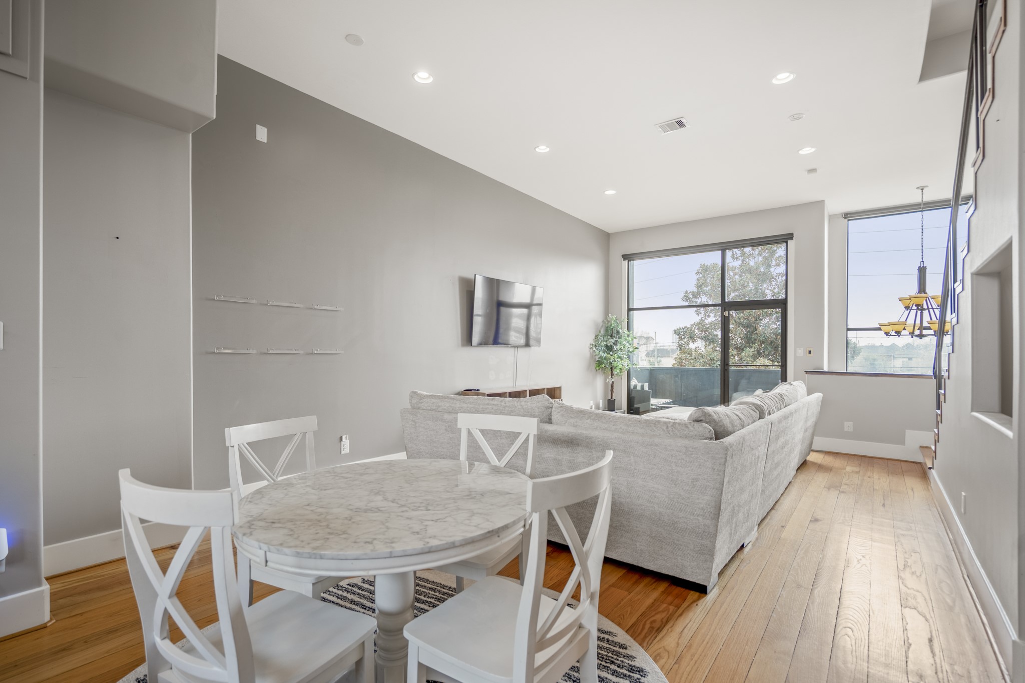 1310 West Dallas Street Houston, TX 77019 - Photo 19 of 50 a living room with furniture and a table