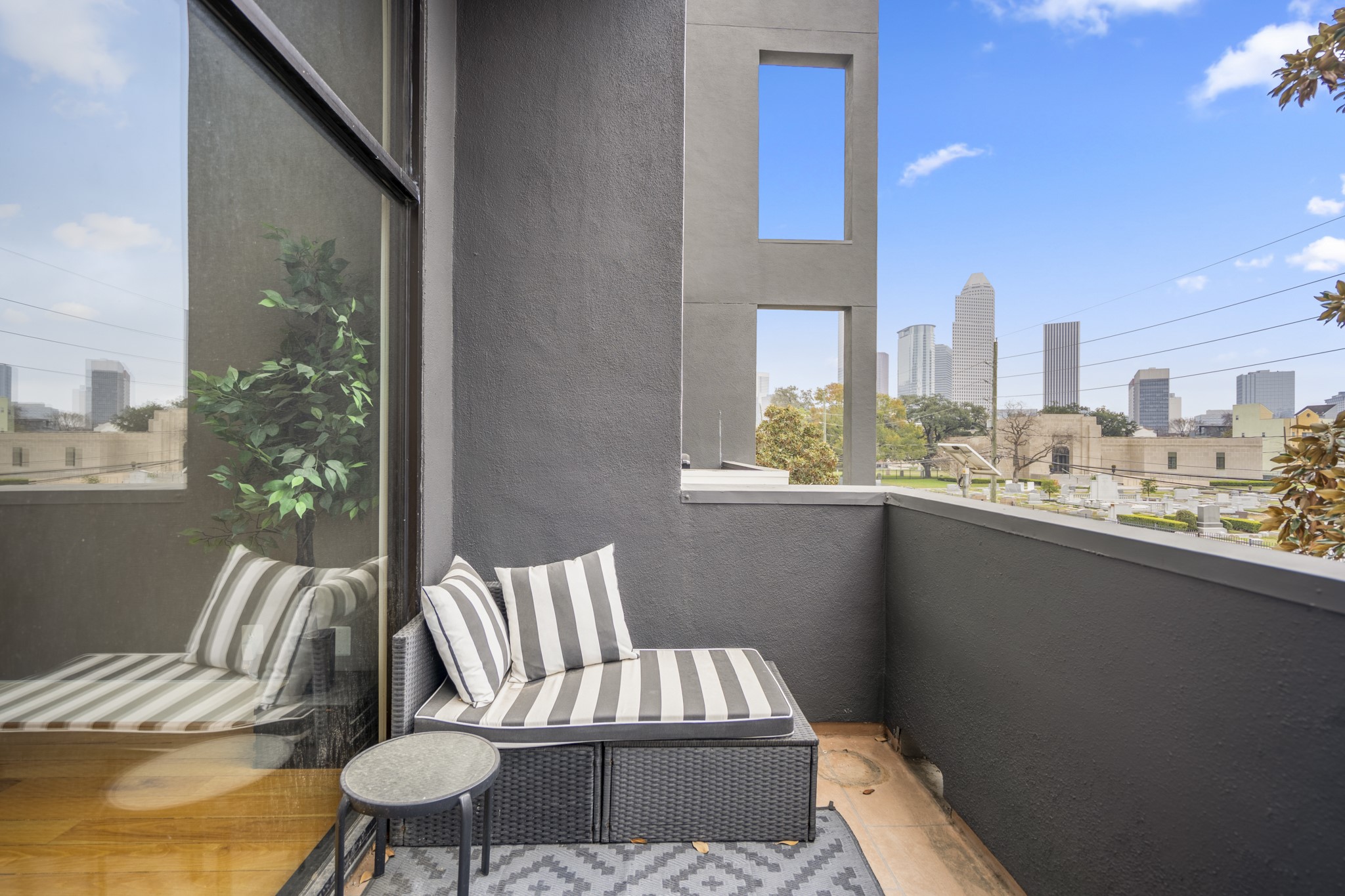 1310 West Dallas Street Houston, TX 77019 - Photo 24 of 50 a view of a balcony with chairs