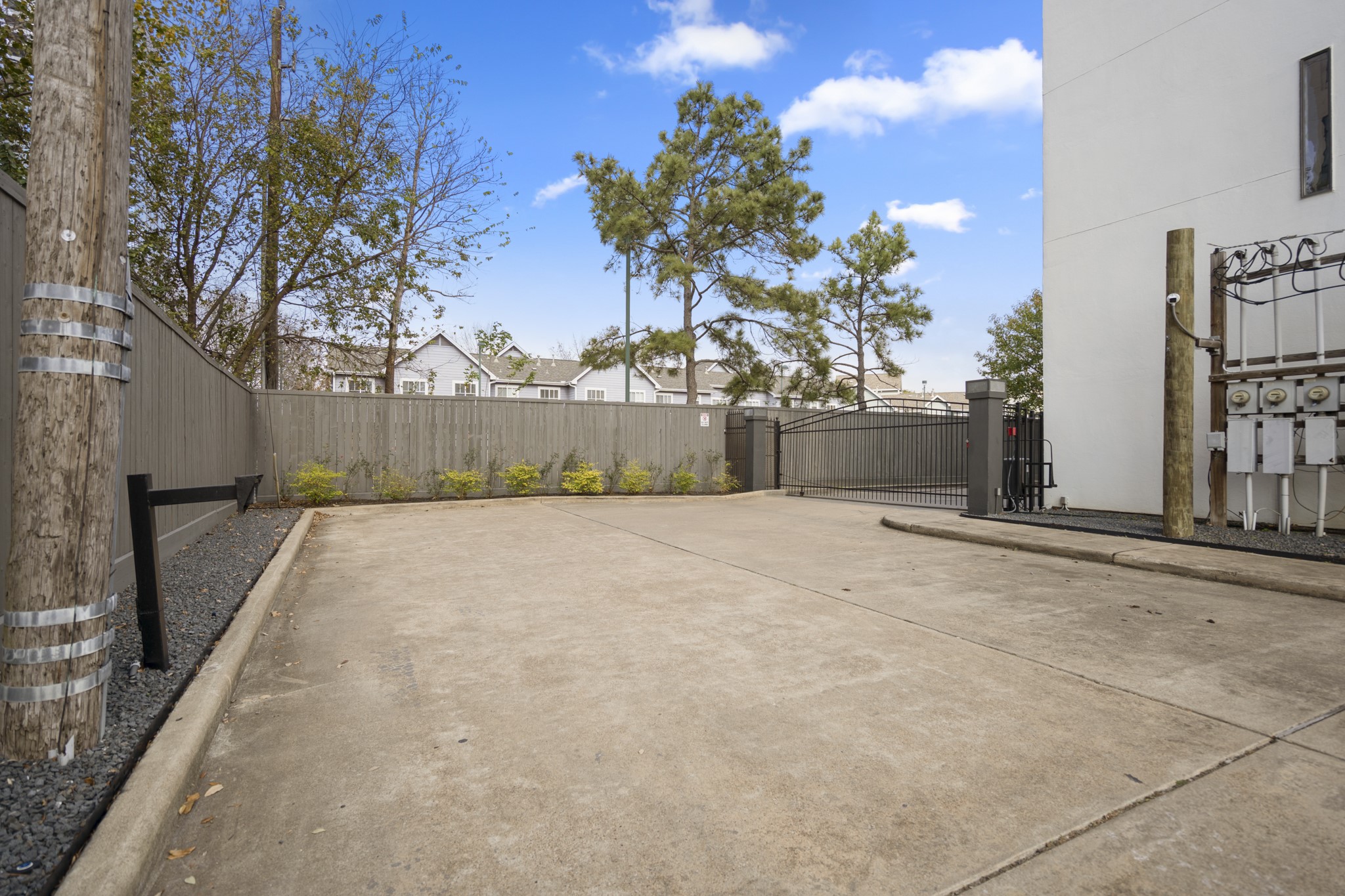 1310 West Dallas Street Houston, TX 77019 - Photo 48 of 50 a view of a house with a yard