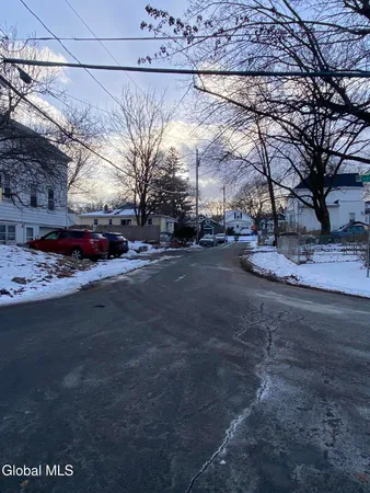$1,200 | 18 Lily Street, Unit 2, Albany, NY 12205