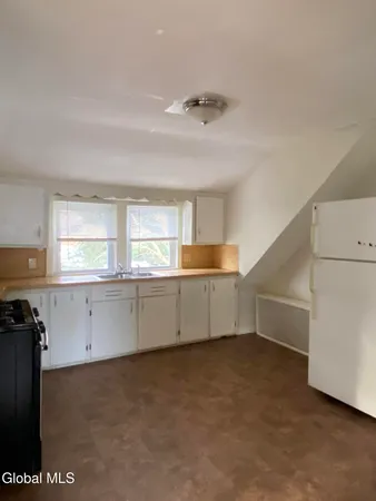 $1,200 | 18 Lily Street, Unit 2, Albany, NY 12205