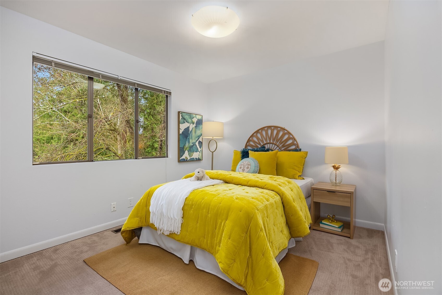 5340 West Mercer Way Mercer Island, WA 98040 - Photo 25 of 36 a bedroom with a bed and a window