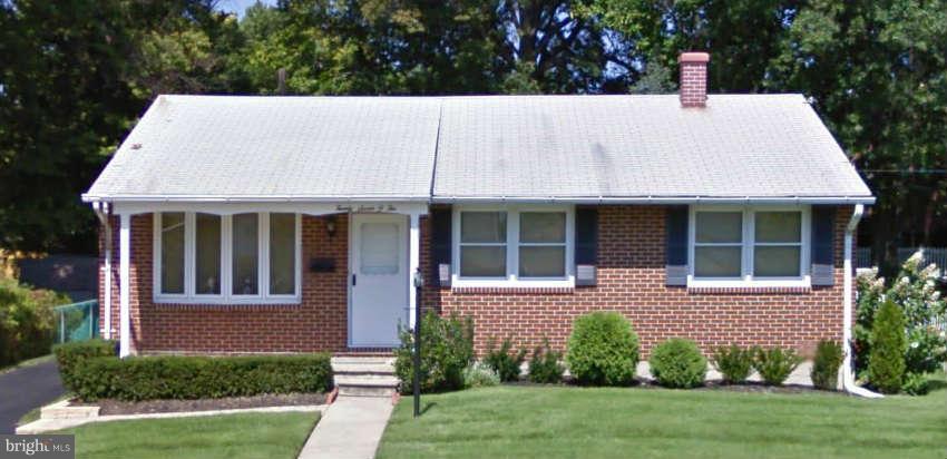 Gorgeous all brick Rancher on nicest lot.