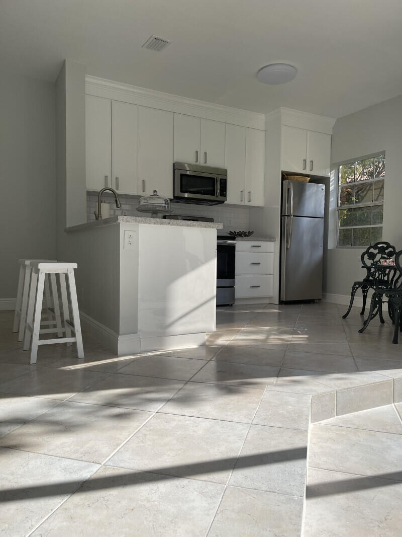 6685 Via Regina Boca Raton, FL 33433 - Photo 6 of 22 9