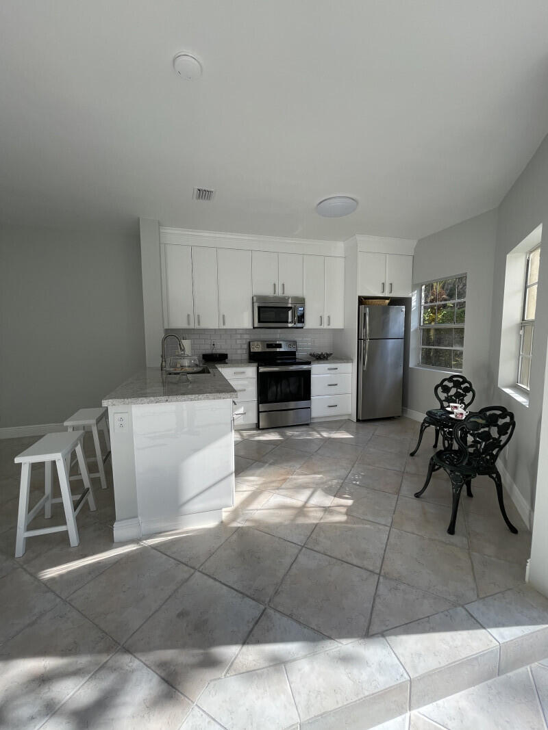 6685 Via Regina Boca Raton, FL 33433 - Photo 8 of 22 11