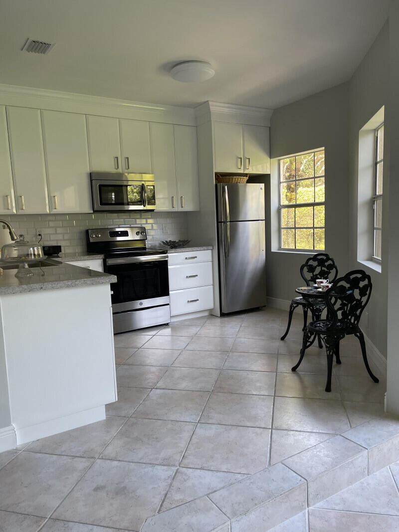 6685 Via Regina Boca Raton, FL 33433 - Photo 9 of 22 20