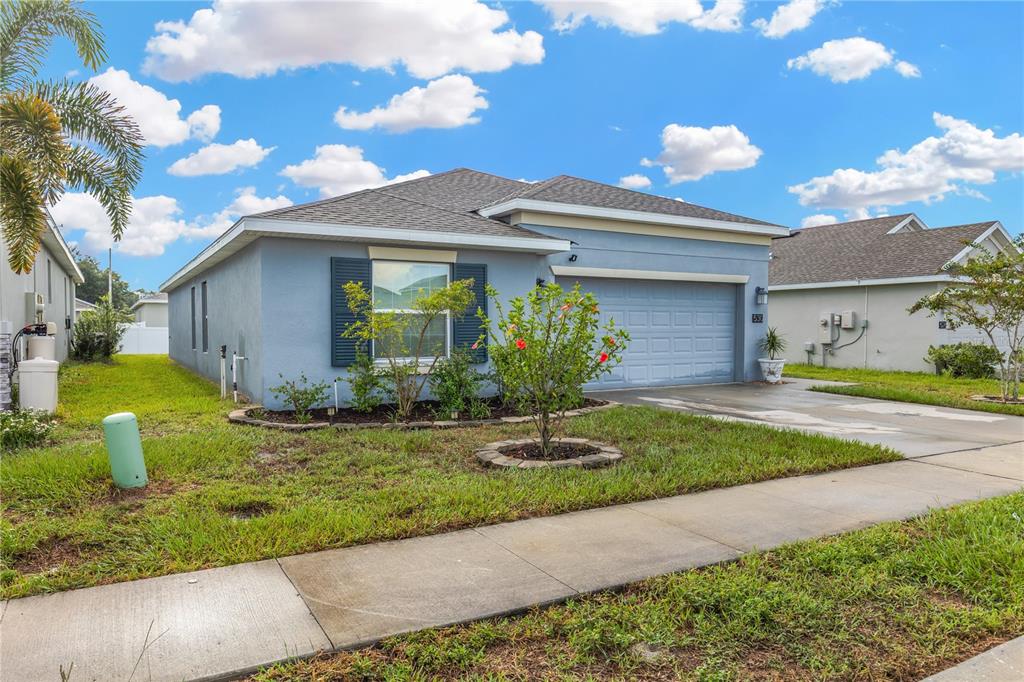 530 Patton Loop Bartow, FL 33830 - Photo 2 of 39 a front view of a house with garden