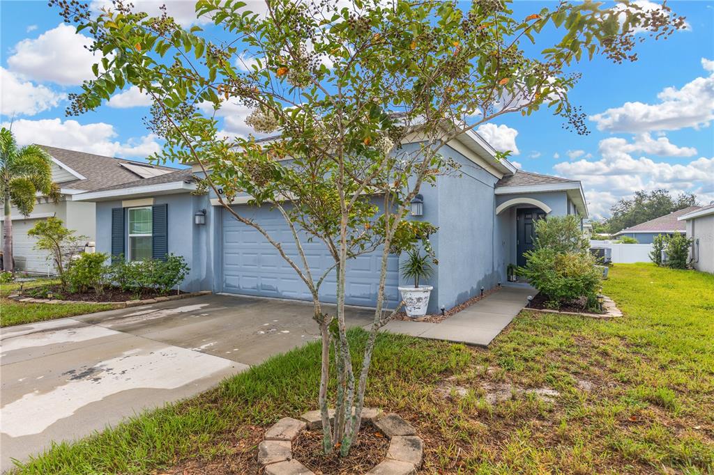 530 Patton Loop Bartow, FL 33830 - Photo 3 of 39 a front view of a house with a yard and garage