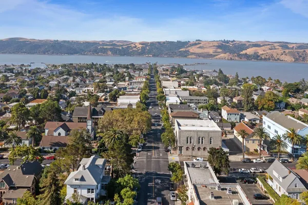 $1,700,000 | 106 West J Street, Benicia, CA 94510
